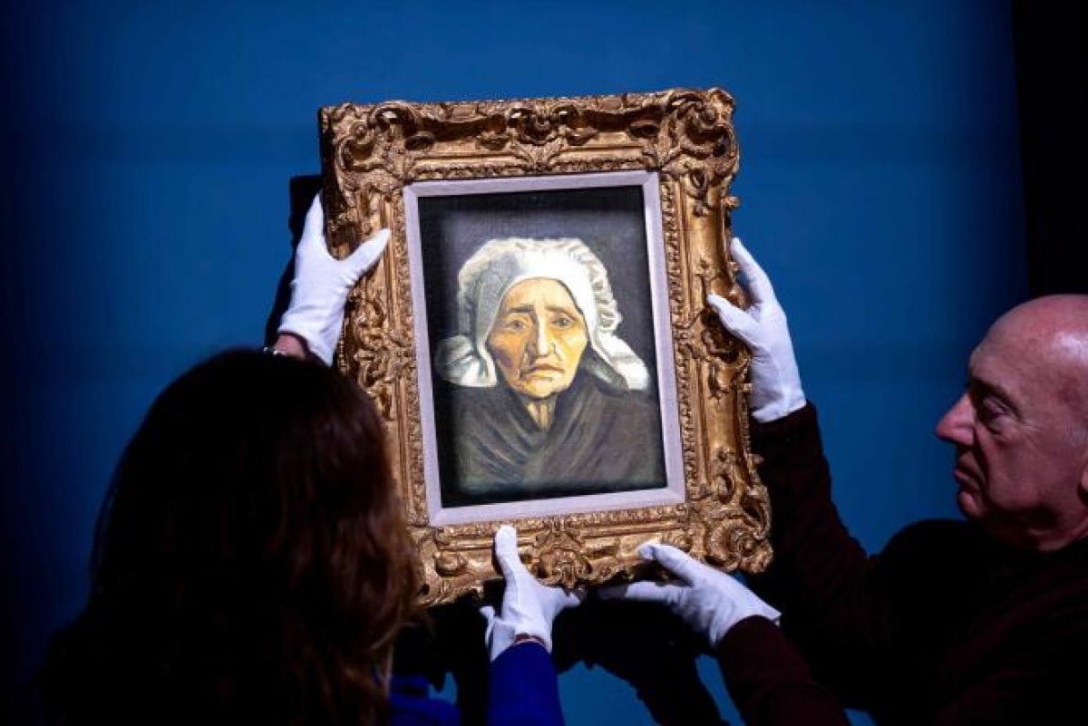 1710226080 49 Van Goghun Beyaz Sapkali Koylu Kadin portresi 45 milyon euroya