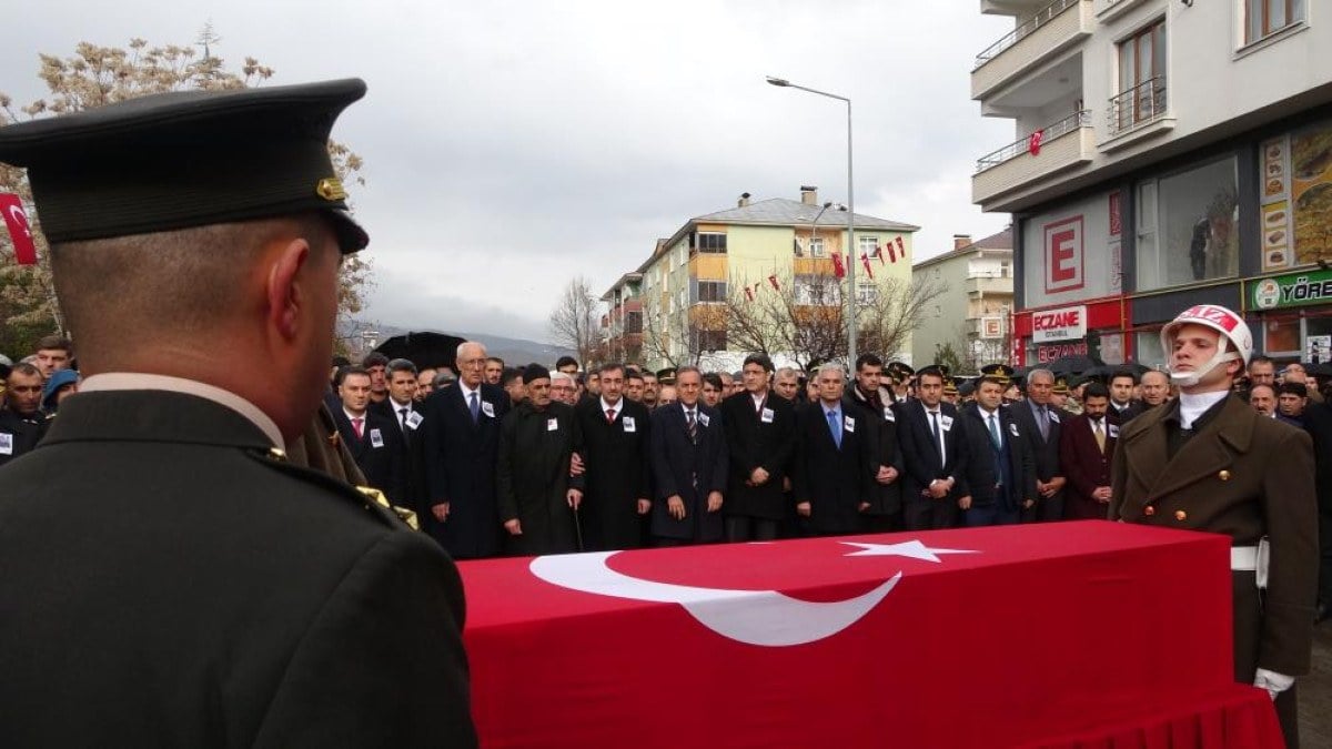 1710946947 645 Sehit Tabip Tegmen Hulusi Elci son yolculuguna ugurlandi