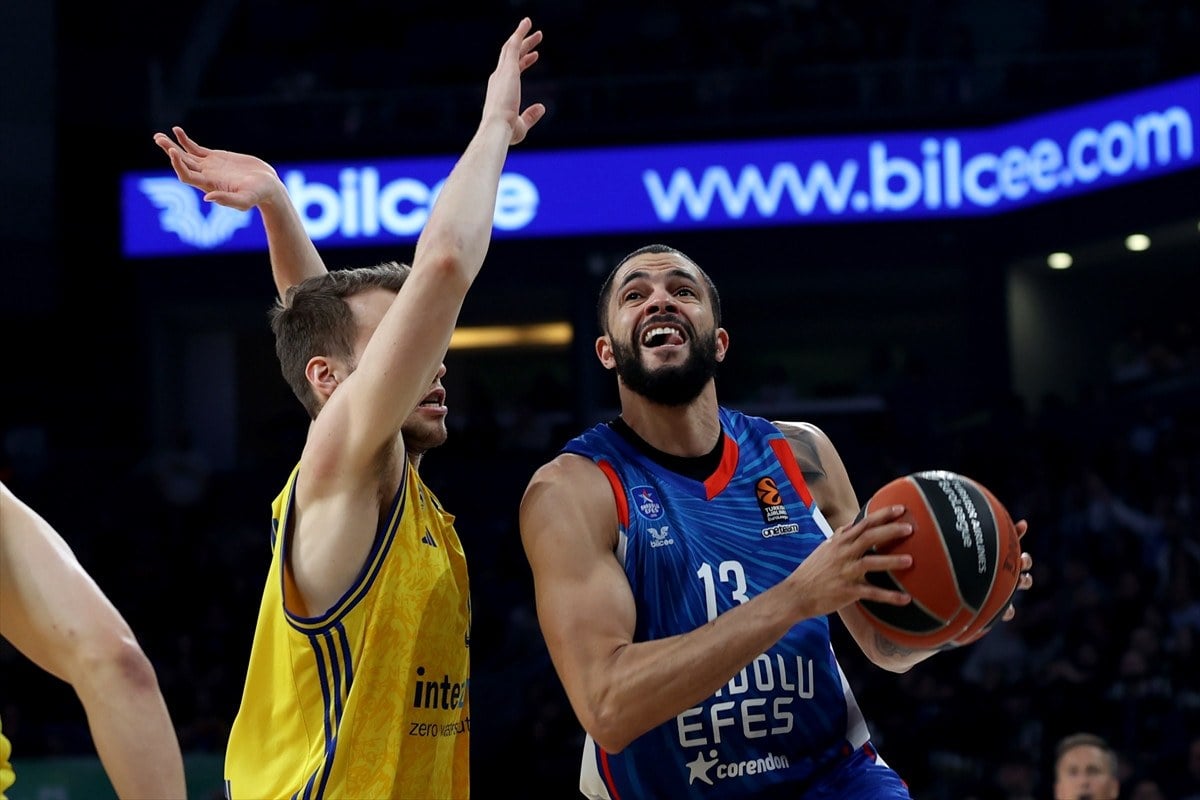 1711070441 649 Alba Berlini yenen Anadolu Efes play in umutlarini surdurdu