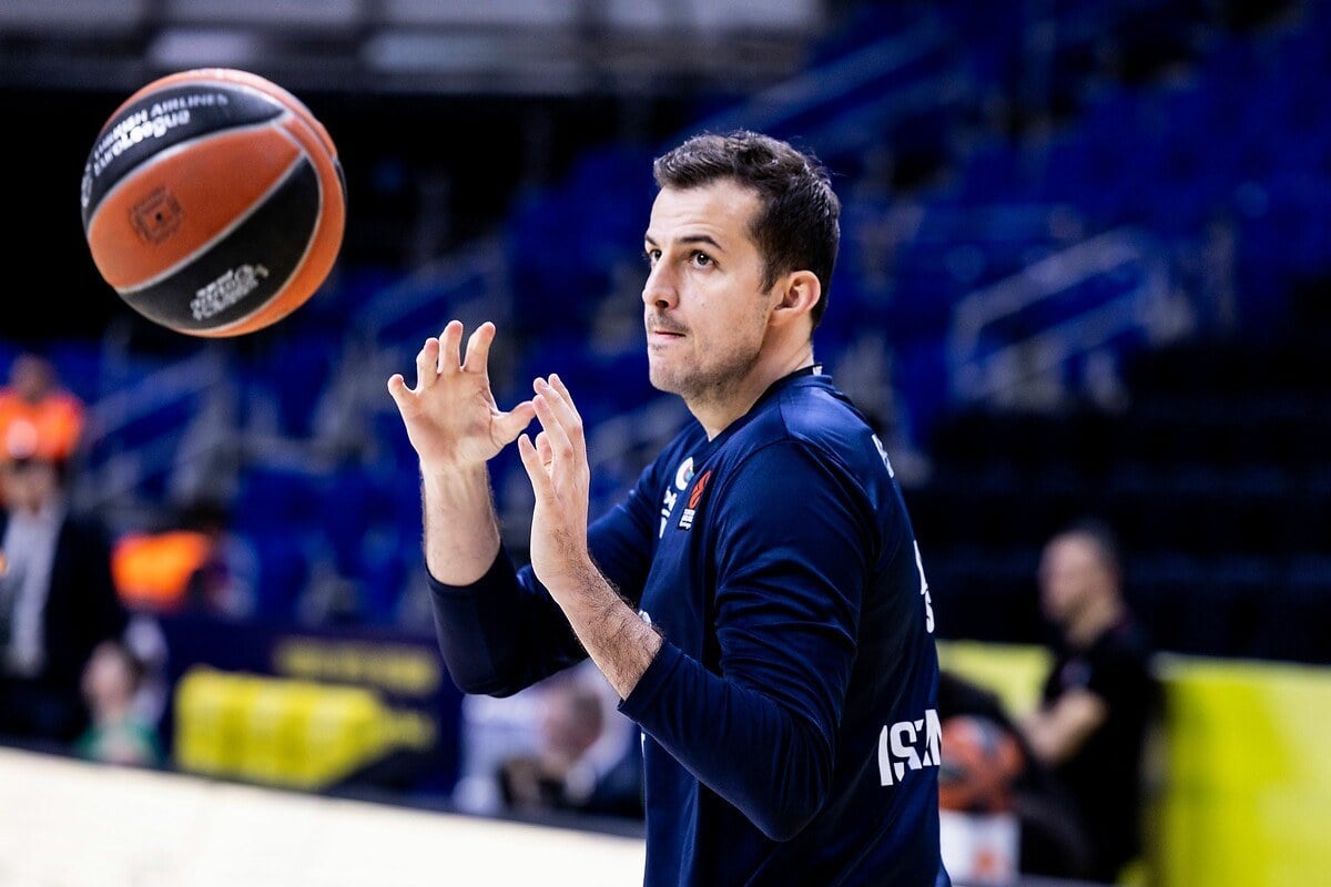 1711265413 162 Eski Fenerbahceli Nemanja Bjelica basketbolu birakti