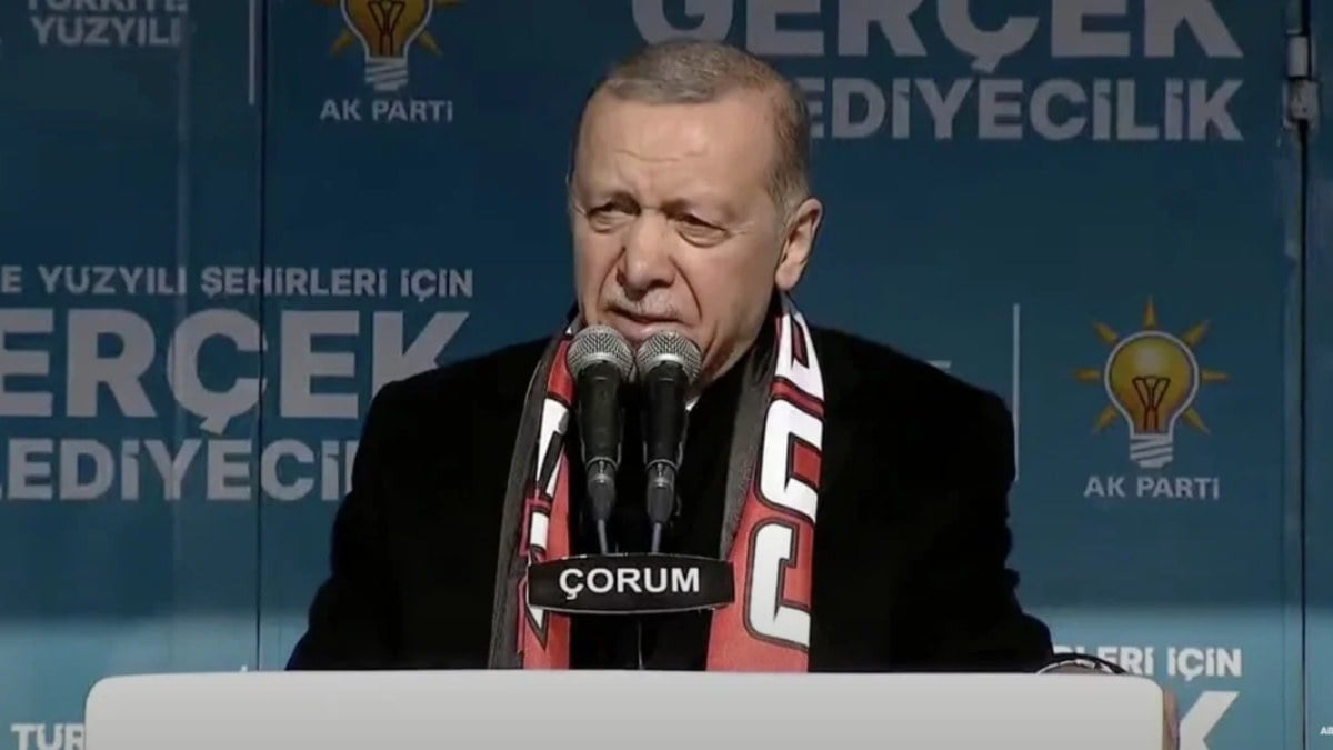 Cumhurbaskani Erdogan Corumda Coskulu kalabaliga hitap ediyor