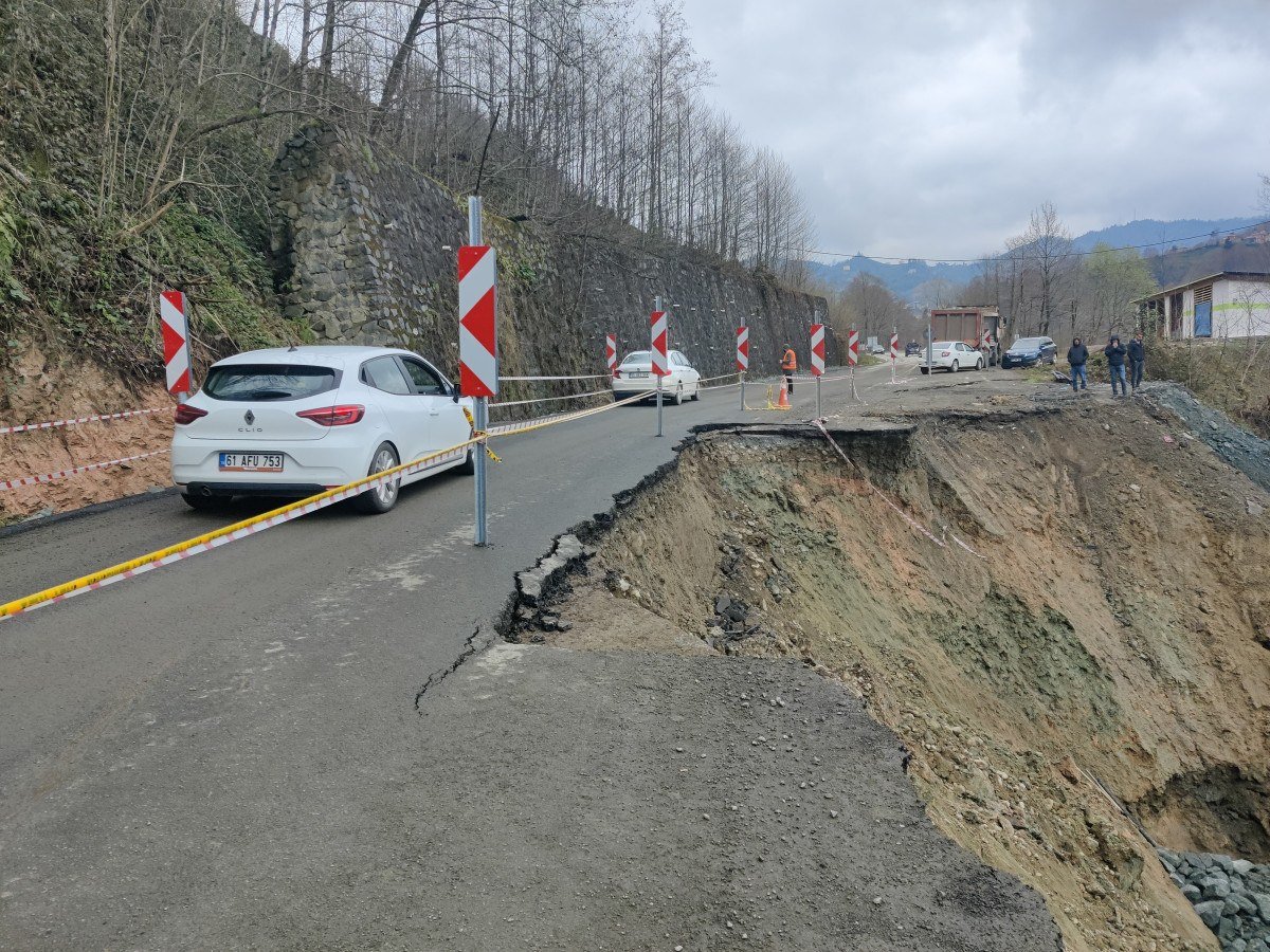Trabzonda yol calismasinda heyelan felaketi